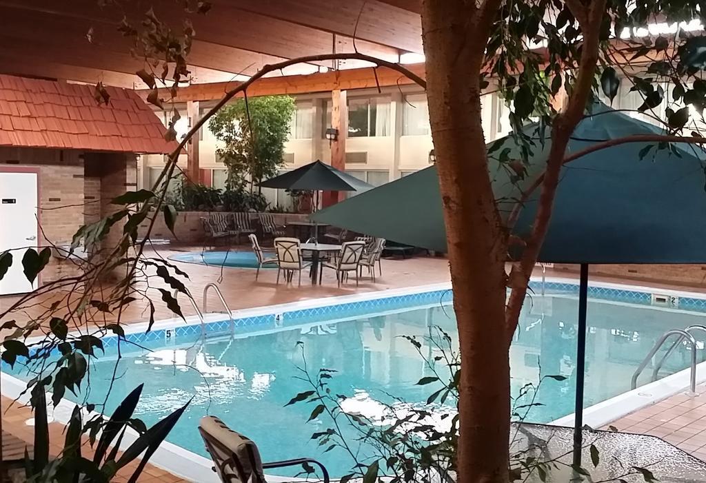 Travelodge By Wyndham Gaylord Bagian luar foto