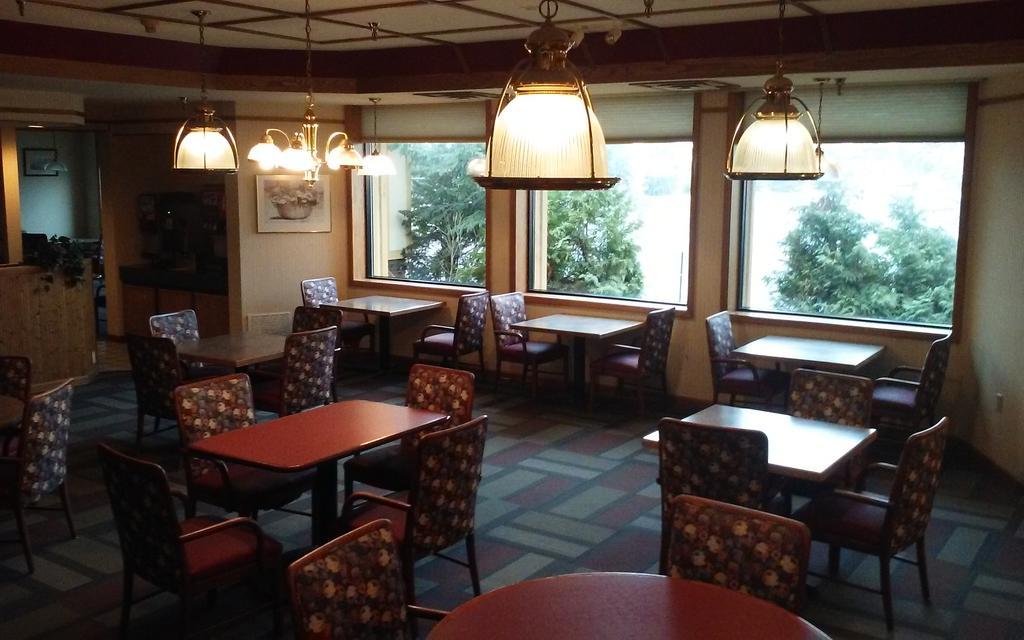 Travelodge By Wyndham Gaylord Bagian luar foto