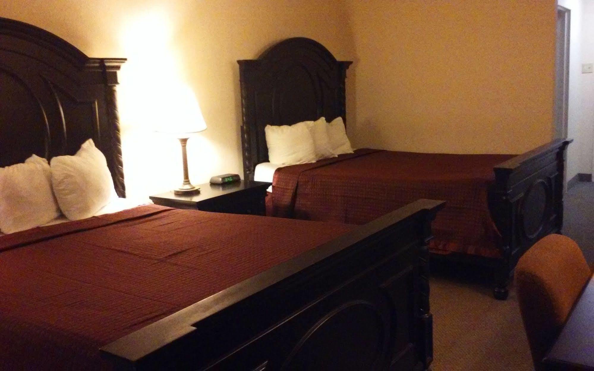Travelodge By Wyndham Gaylord Bagian luar foto